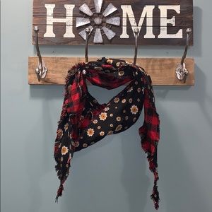 REVERSABLE Scarf/Shaw ❤️🖤🧡